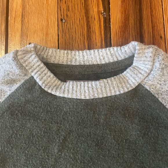 Rumi & Ryder so soft sweater - Picture 2 of 5